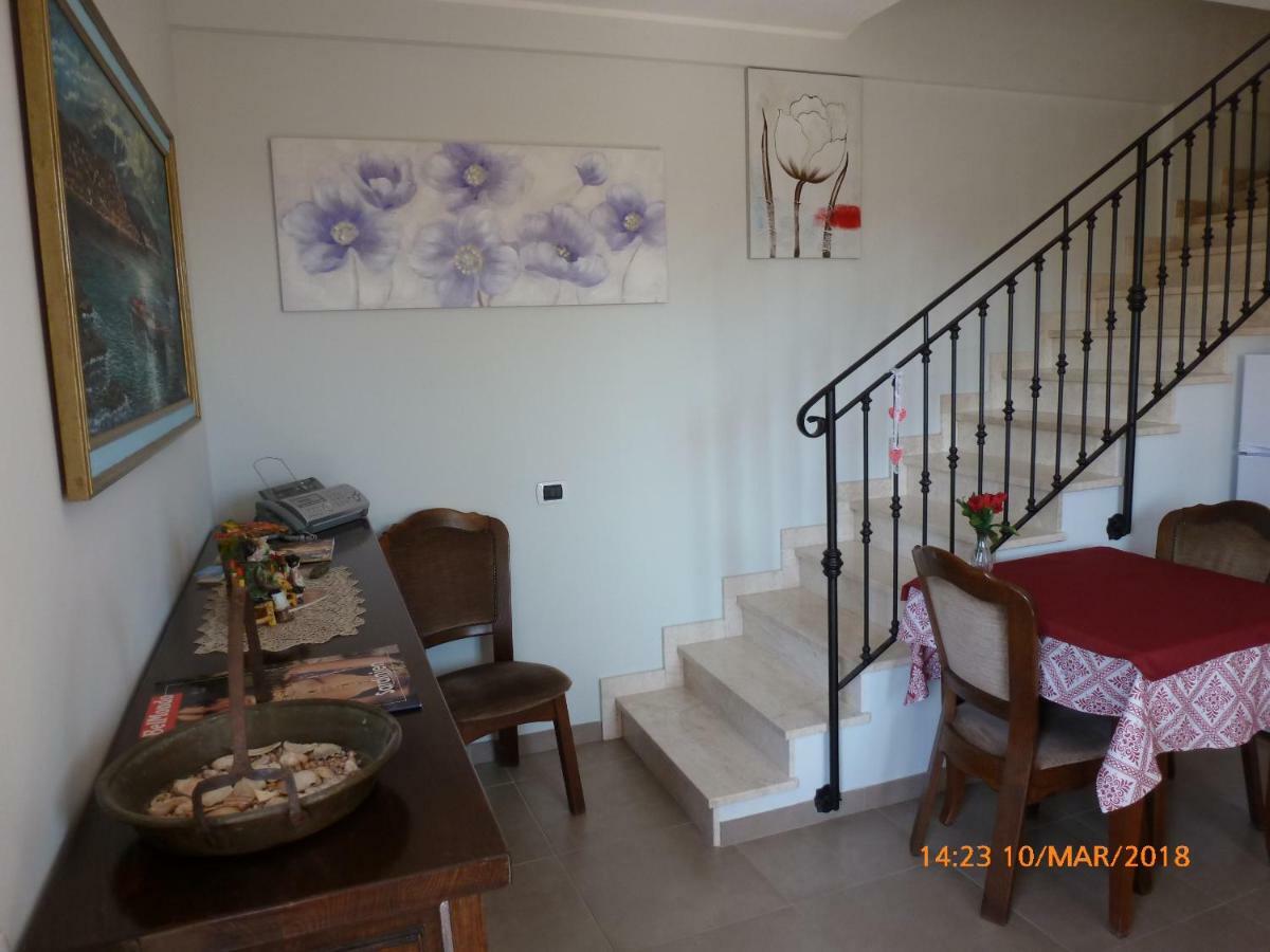 Emozioni D'Estate Acomodação com café da manhã Pula Exterior foto